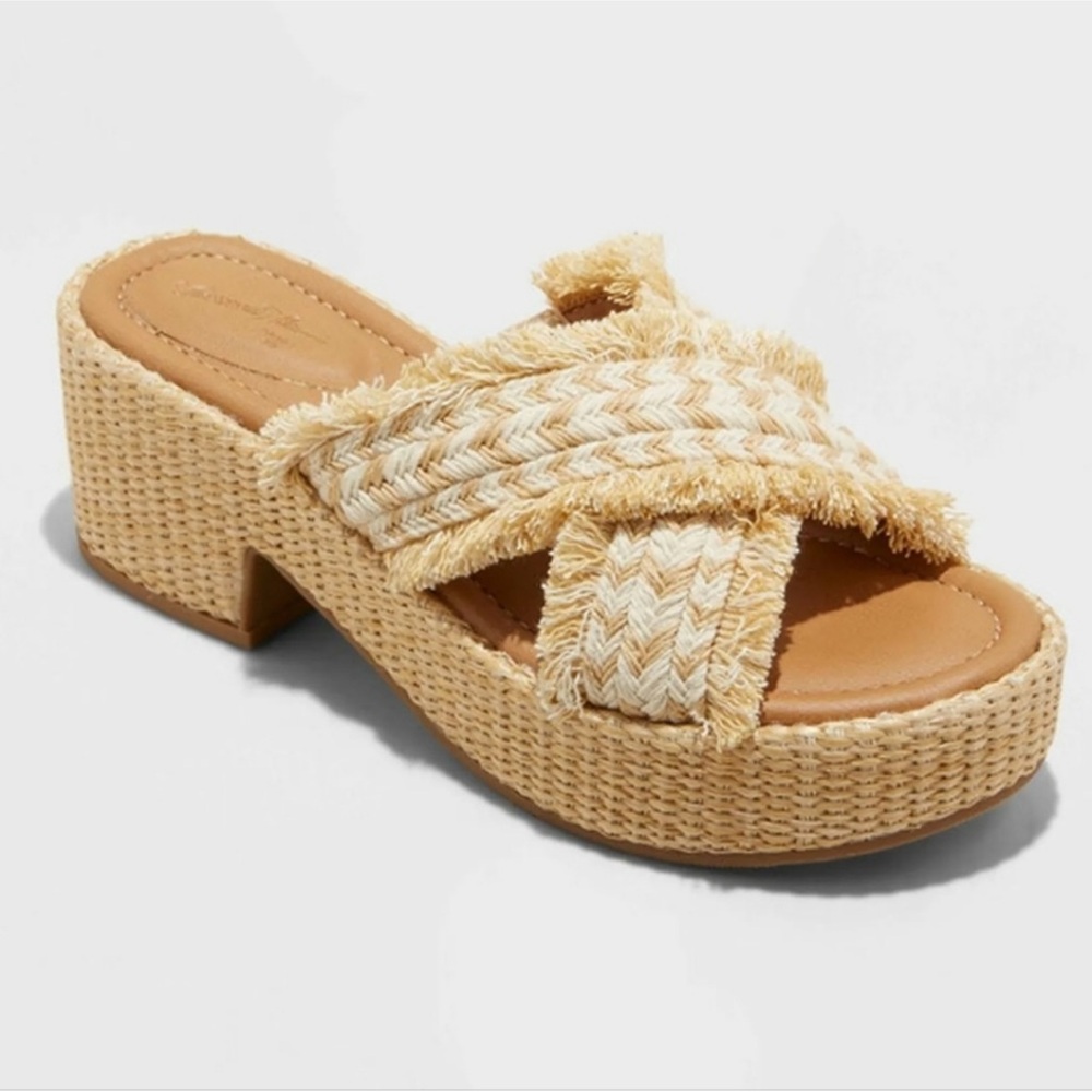 NWT Universal Thread Sally Platform Heels With Memory Foam Insole